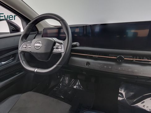 Used 2024 Nissan Ariya AWD image 25