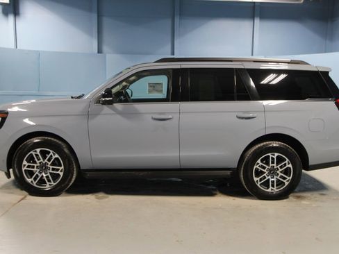 Used 2025 Ford Expedition Active image 35