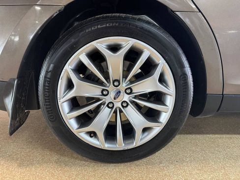Used 2015 Ford Taurus Limited w/ Equipment Group 301A AWD/4WD image 37