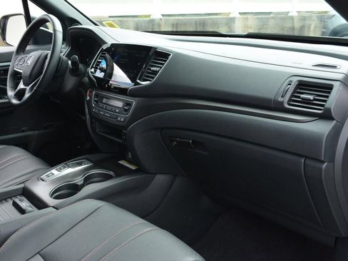 Used 2023 Honda Passport TrailSport image 21