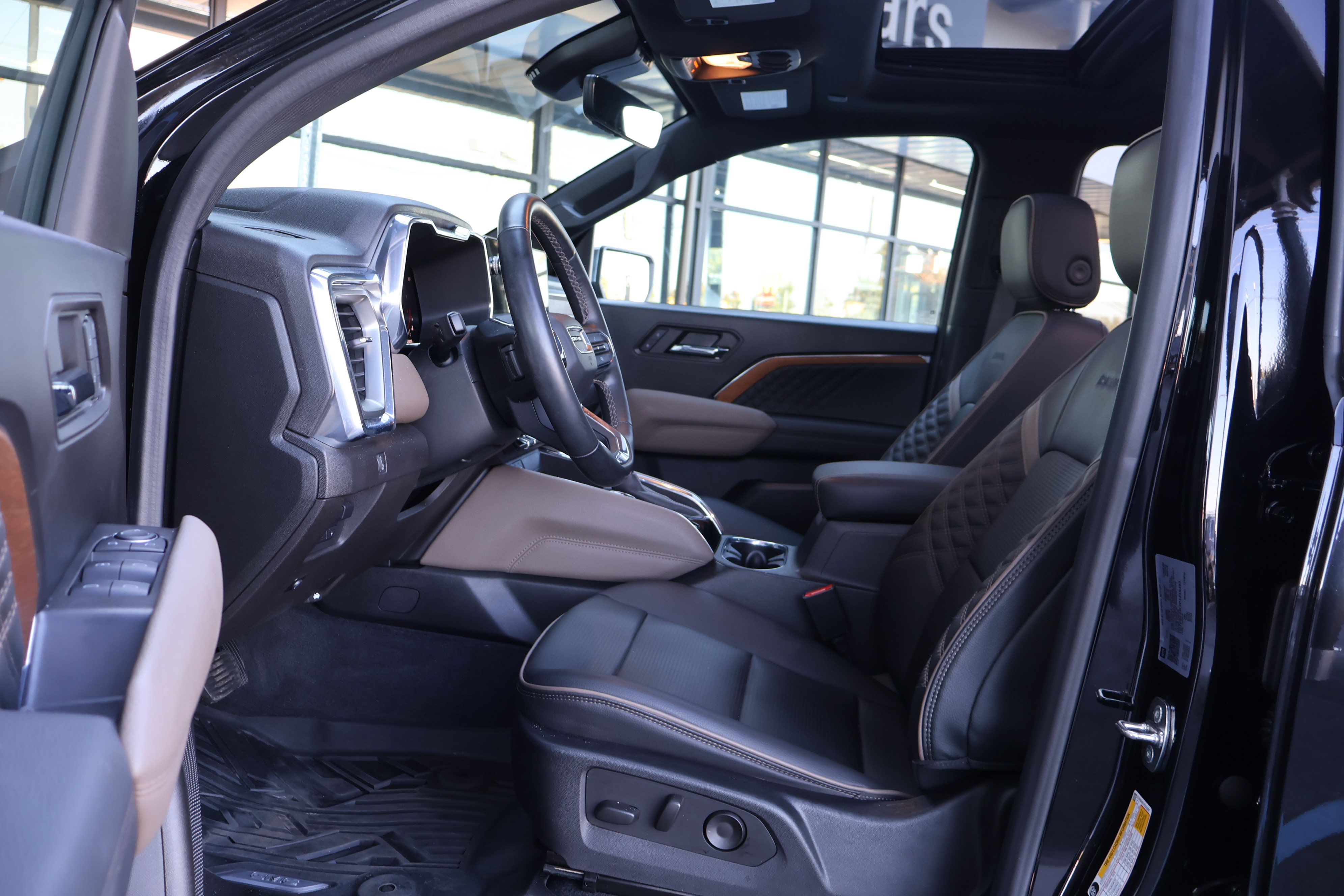 Used 2023 GMC Canyon Denali w/ Denali Black Edition AWD/4WD image 11