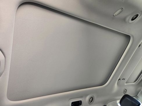 Used 2018 Chrysler Pacifica Limited w/ Tire & Wheel Group image 26