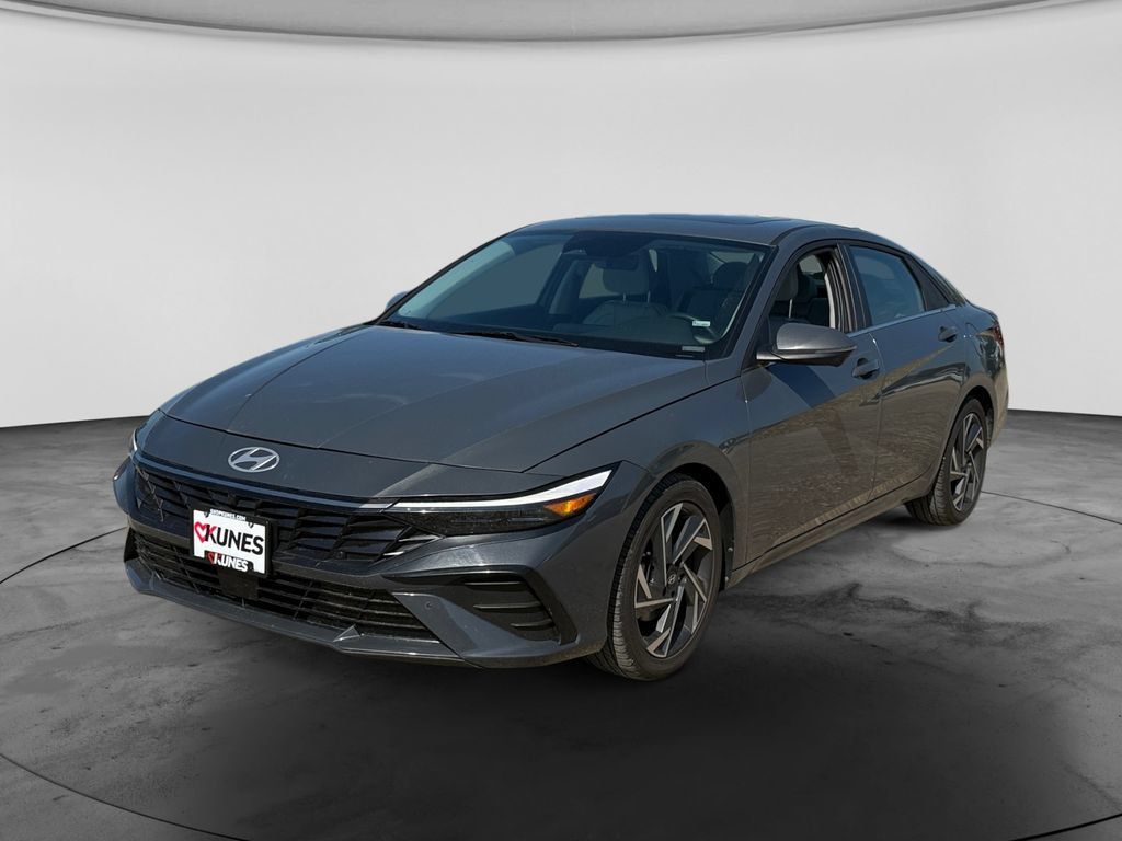 Used 2024 Hyundai Elantra Limited FWD image 5