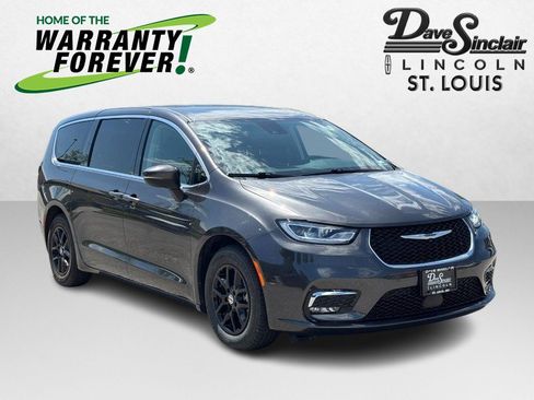 Used 2023 Chrysler Pacifica Touring-L FWD image 1
