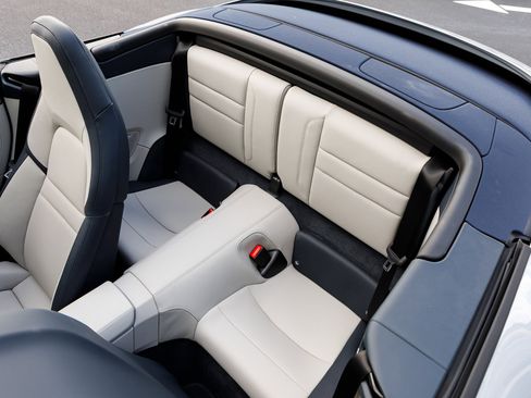 Used 2025 Porsche 911 Carrera image 27