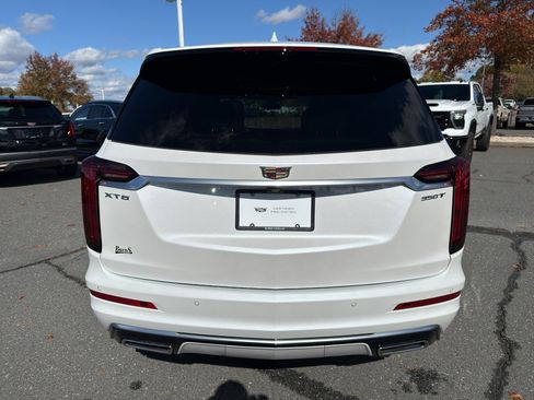 Used 2025 Cadillac XT6 Luxury image 6