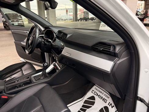 Used 2020 Audi Q3 2.0T Premium image 23