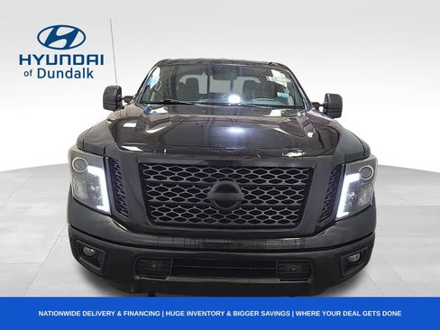 Used 2018 Nissan Titan SV w/ SV Convenience Package image 2