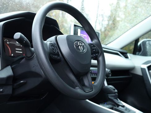 Used 2025 Toyota RAV4 XLE image 5