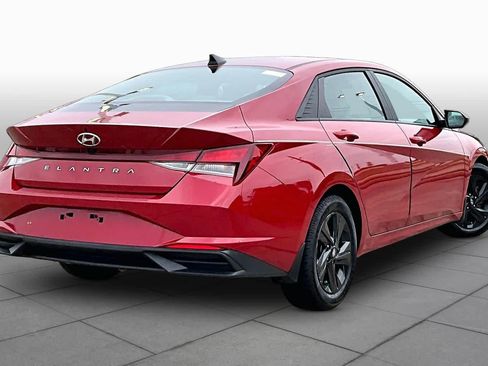 Used 2022 Hyundai Elantra SEL w/ Convenience Package FWD image 13