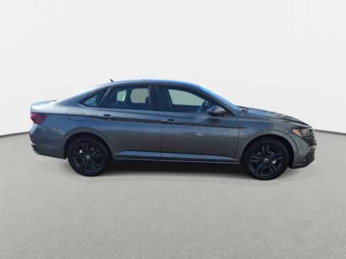 Used 2024 Volkswagen Jetta SE FWD image 4