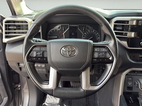 Used 2022 Toyota Tundra SR5 w/ SR5 Convenience Package AWD/4WD image 14