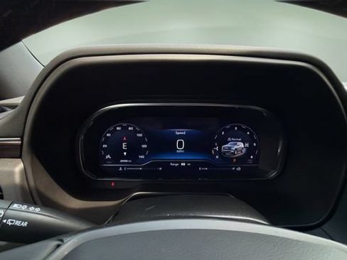 Used 2024 Chevrolet Tahoe Z71 w/ Luxury Package AWD/4WD image 15
