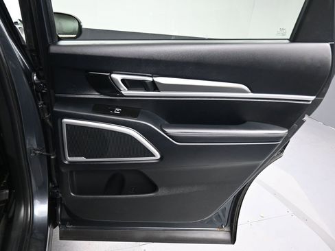 Used 2022 Kia Telluride LX image 41
