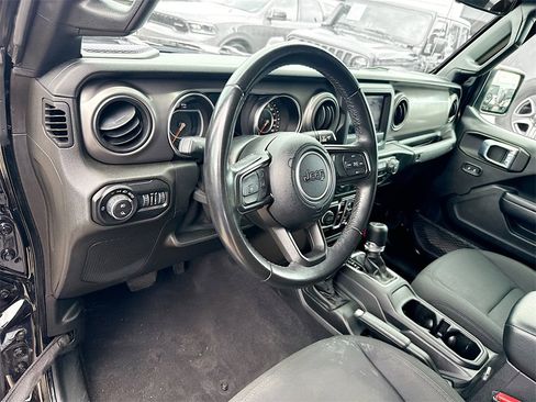 Used 2021 Jeep Gladiator Sport image 10