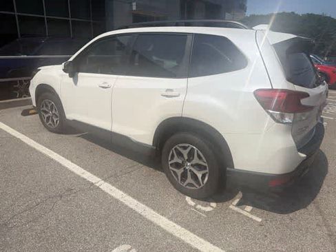 Used 2021 Subaru Forester Premium AWD/4WD image 5