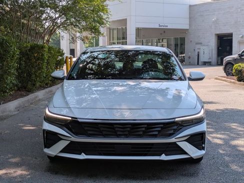 Used 2024 Hyundai Elantra SEL w/ Convenience Package FWD image 2