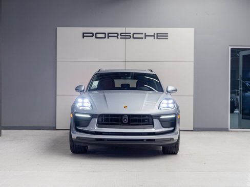 Certified 2026 Porsche Macan AWD/4WD image 10