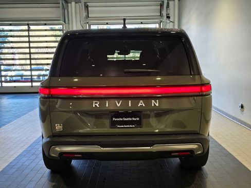 Used 2022 Rivian R1S Launch Edition image 4