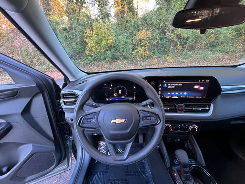 Used 2025 Chevrolet TrailBlazer LT image 30