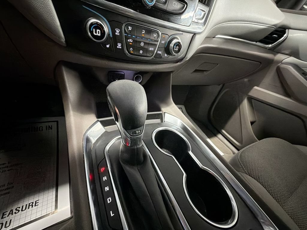 Used 2021 Chevrolet Traverse LT FWD image 15