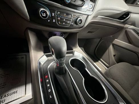 Used 2021 Chevrolet Traverse LT FWD image 15