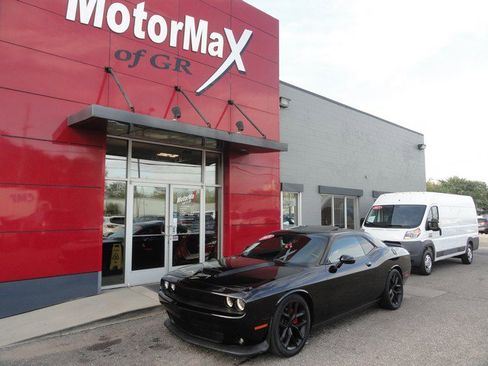 Used 2019 Dodge Challenger R/T w/ Blacktop Package image 2