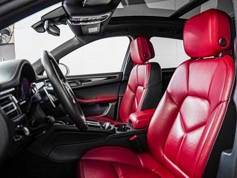 Used 2024 Porsche Macan w/ Premium Plus Package image 5