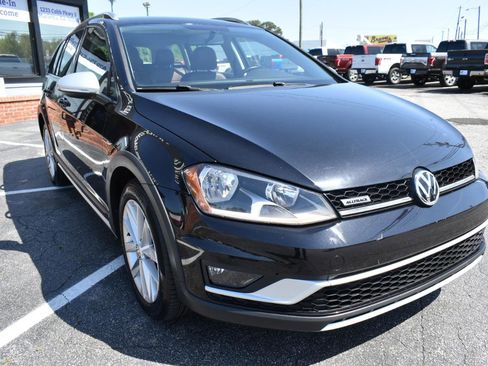 Used 2017 Volkswagen Golf Alltrack S image 4
