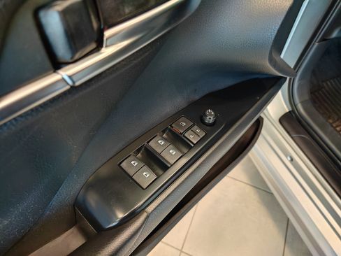 Used 2020 Toyota Camry SE FWD image 10