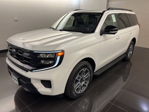 New 2025 Ford Expedition Active image 3