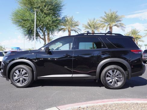 New 2025 Nissan Pathfinder SV image 2