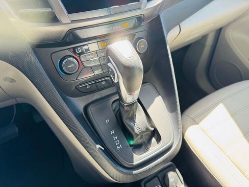 Used 2022 Ford Transit Connect XLT image 21