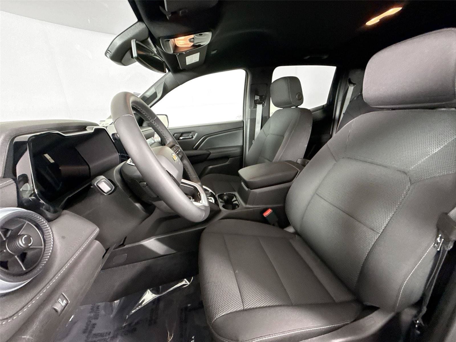 Used 2026 Chevrolet Colorado LT RWD image 3