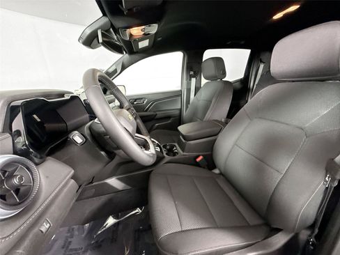 Used 2026 Chevrolet Colorado LT RWD image 3