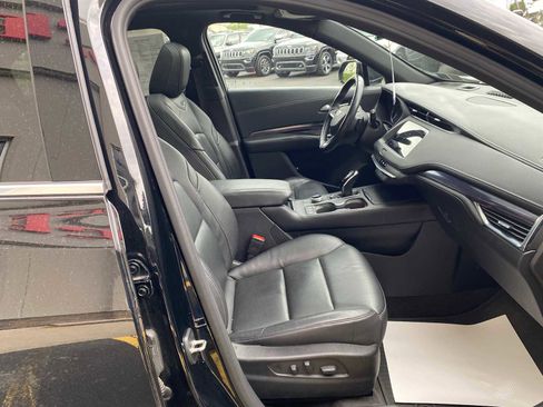 Used 2023 Cadillac XT4 Luxury w/ Cold Weather Package FWD image 30