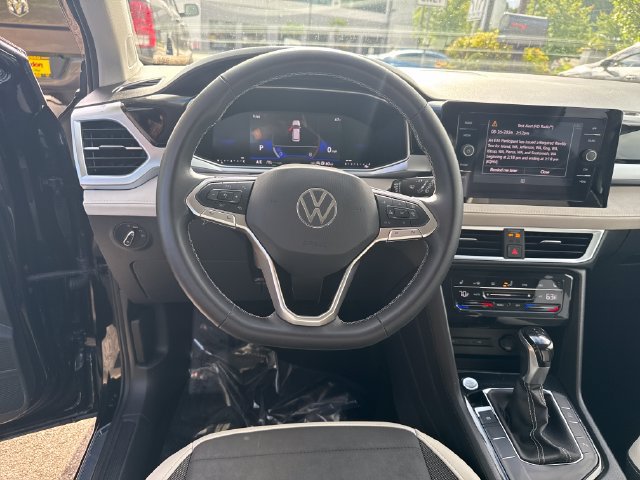 Used 2025 Volkswagen Taos SE FWD image 17