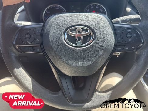 Used 2020 Toyota RAV4 LE w/ Carpet Mat Package AWD/4WD image 9