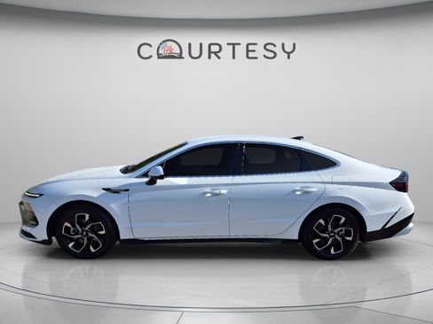 Certified 2024 Hyundai Sonata SEL FWD image 2