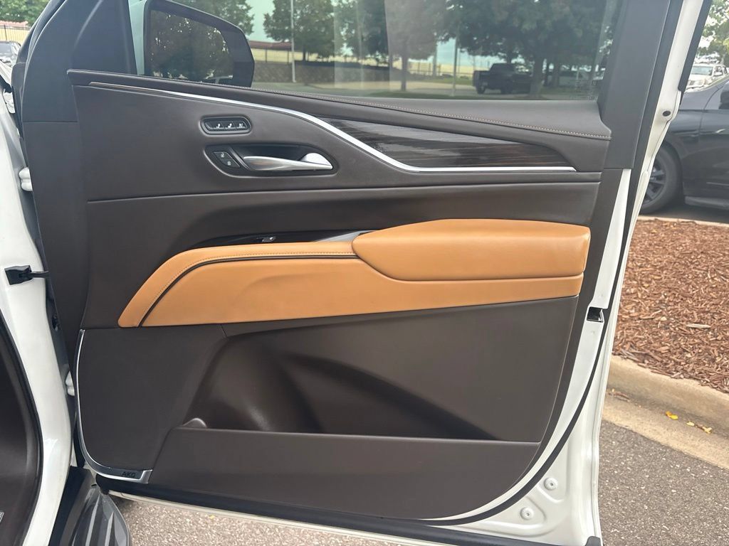 Used 2021 Cadillac Escalade ESV Sport AWD/4WD image 28