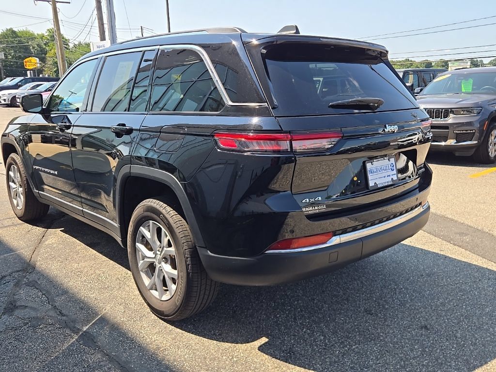 Used 2023 Jeep Grand Cherokee Limited AWD/4WD image 7