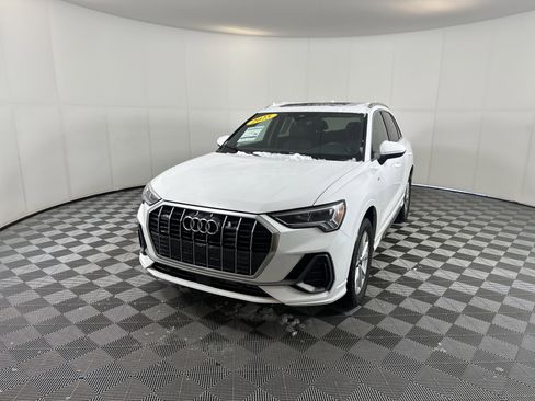Certified 2025 Audi Q3 2.0T Premium image 2