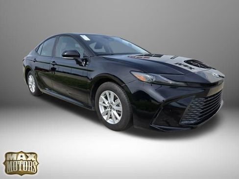 Used 2025 Toyota Camry LE FWD image 13