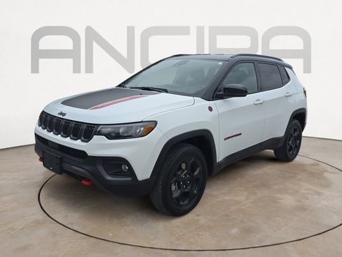 Used 2024 Jeep Compass Trailhawk image 5