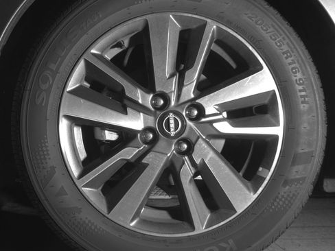 Used 2025 Nissan Versa SV image 12