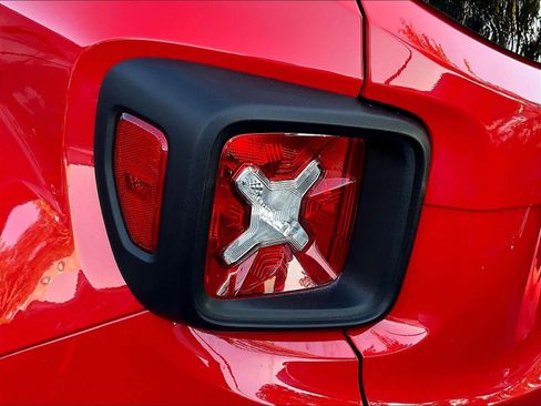 Used 2021 Jeep Renegade Latitude w/ Sun & Sound Group AWD/4WD image 32