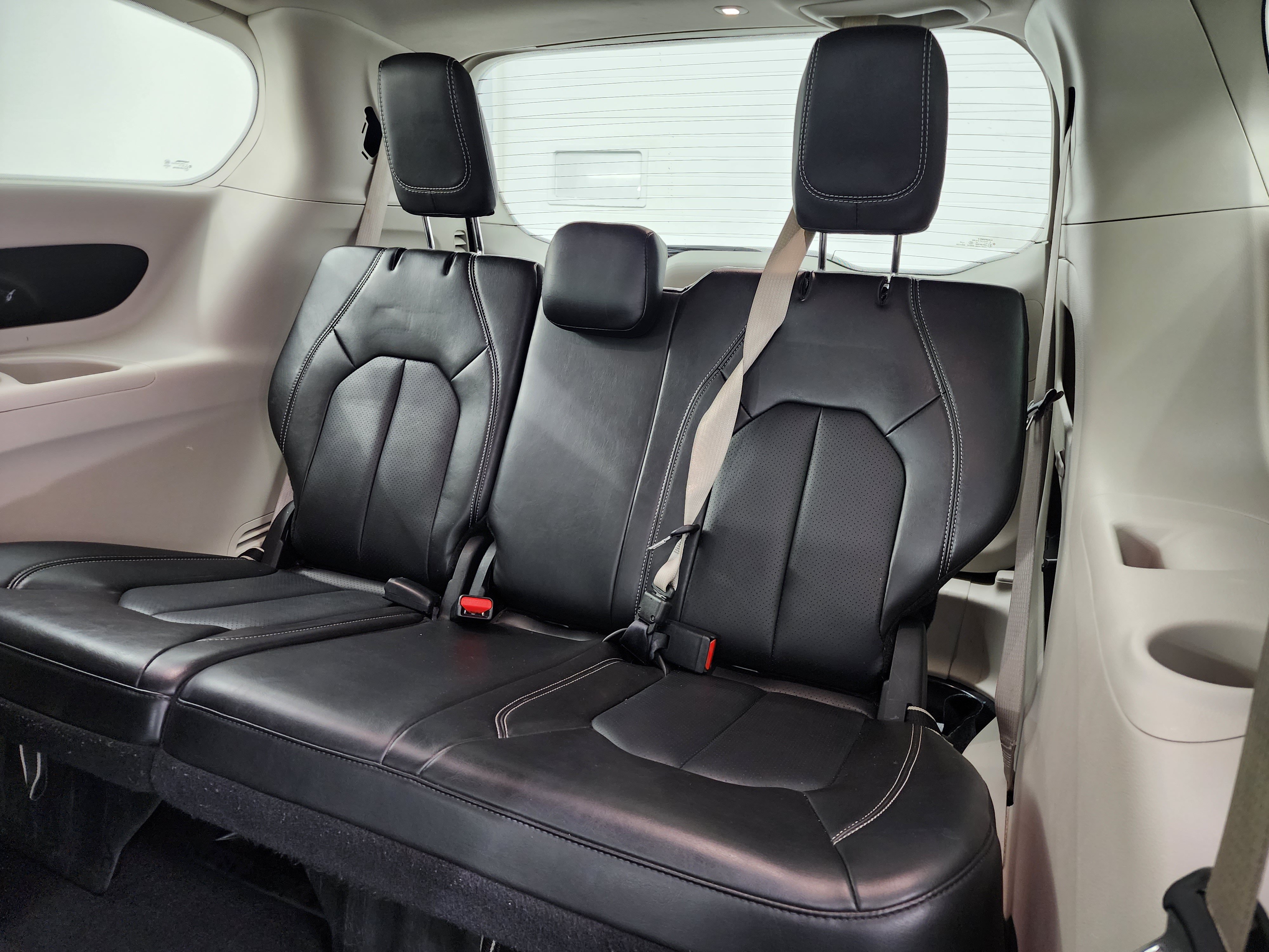 Used 2024 Chrysler Pacifica Touring-L FWD image 37