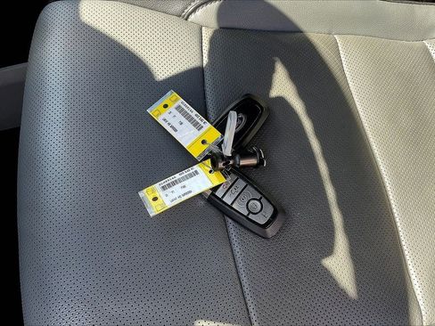 Used 2023 Ford F150 Lariat image 34