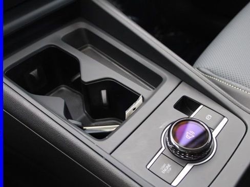 Used 2025 Volkswagen Tiguan SE w/ Panoramic Sunroof Package image 41