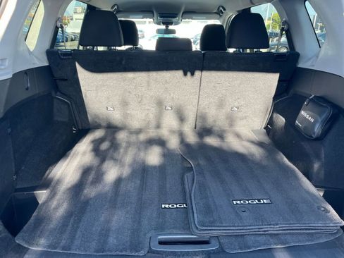 Used 2025 Nissan Rogue SV FWD image 33